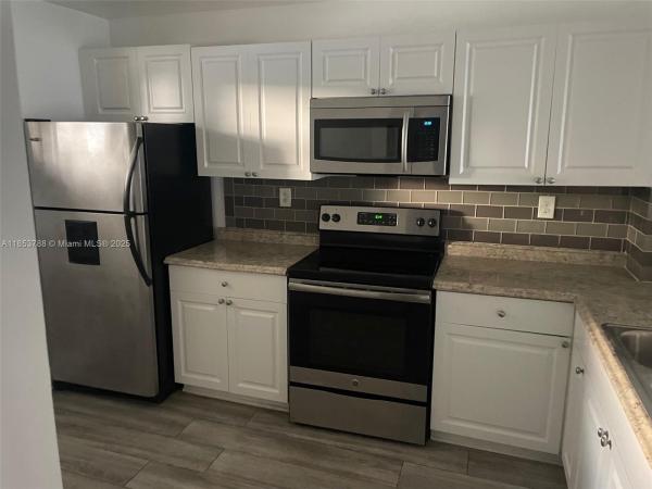 Sherwood Square, 1075 Riverside Dr #203, Coral Springs, Florida 33071, image 2