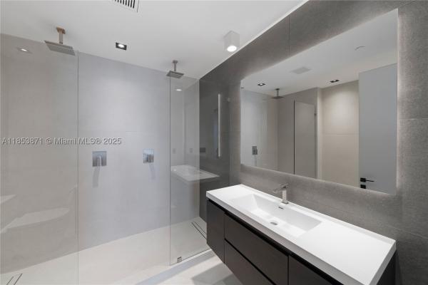 Brickell House, 1300 Brickell Bay Dr #4401, Miami, Florida 33131, image 2