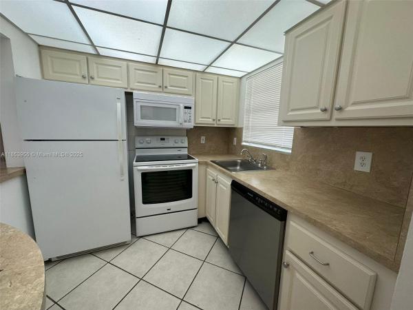 Jamestown, 1638 Embassy Dr #307, West Palm Beach, Florida 33401, image 1