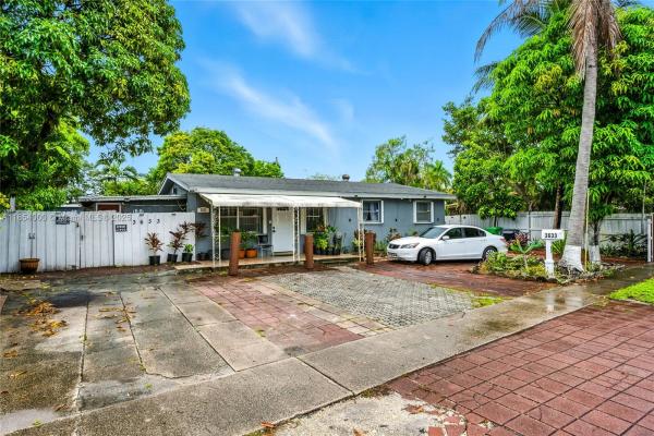 Fairfax Brolliar, 3633 SW 17th St, Fort Lauderdale, Florida 33312, image 2