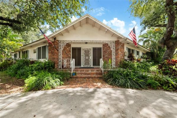 7895 Grand Canal Dr, Miami, Florida 33144, image 1