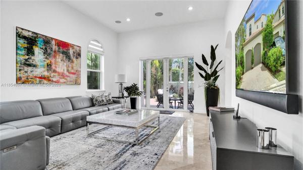 Admirals Cove, 822 E Spinnaker Dr E, Hollywood, Florida 33019, image 3