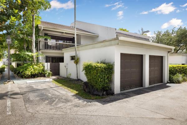 The Banyans Of South Miami, 6650 SW 71st Ln #3, South Miami, Florida 33143, image 3