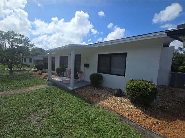 Sunset Manors, Wilton Manors, Florida 33334, image 2