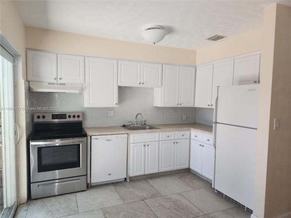 North Hollywood, 212 SW 13th St, Dania Beach, Florida 33004, image 2