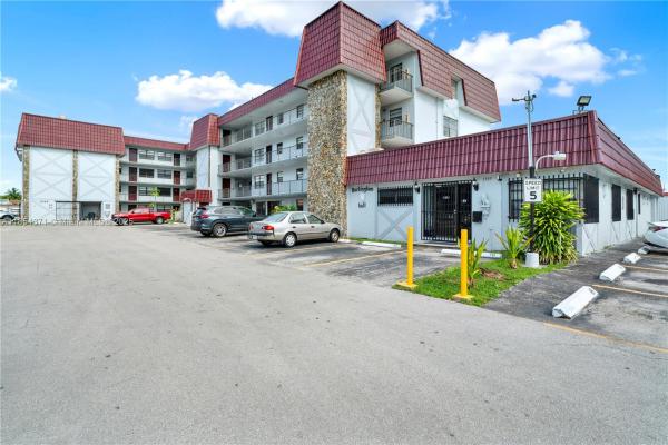 Kings Cove, 1335 W 68 St 207, Hialeah, Florida 33014, image 1