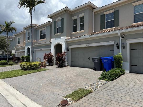 Parkview At Hillcrest, 4845 Eucalyptus Dr, Hollywood, Florida 33021, image 2