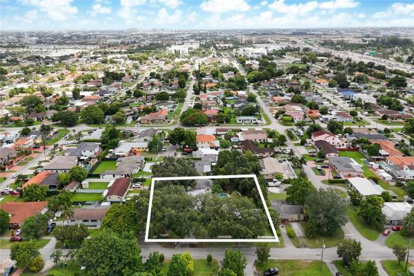 7895 Grand Canal Dr, Miami, Florida 33144, image 1