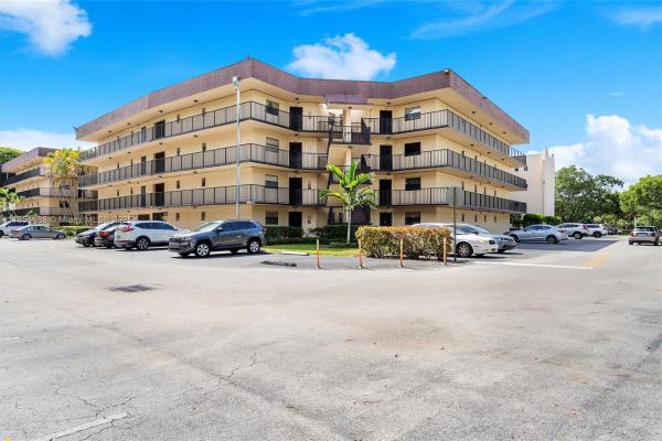 Plantation Club, 6855 W Broward Blvd #405, Plantation, Florida 33317, image 1