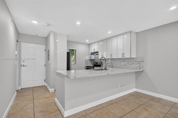 7705 Camino Real #B204, Unincorporated Dade County, Florida 33143, image 1