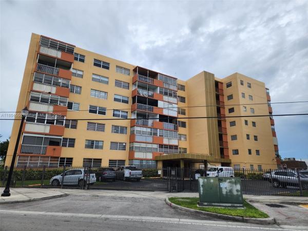 Three Seasons, 16400 NE 17 Ave 206, North Miami Beach, Florida 33162, image 1