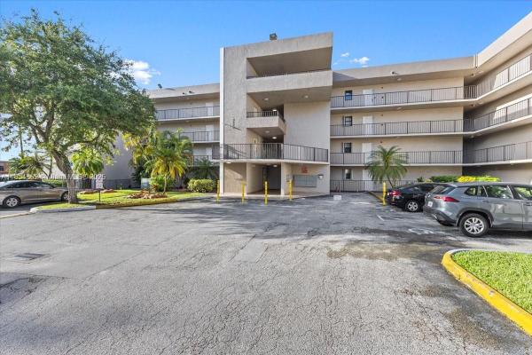 8500 NW 8 St 205, Unincorporated Dade County, Florida 33126, image 1
