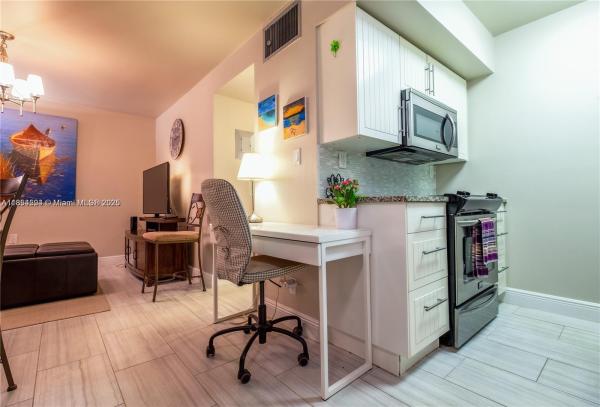 Warrenton House, 2145 Pierce St #113, Hollywood, Florida 33020, image 1