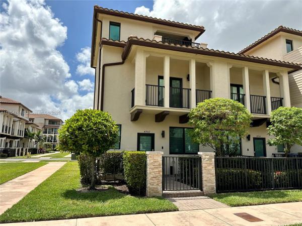 4702 NW 83rd Path, Doral, Florida 33166, image 1