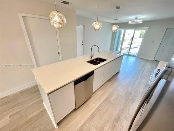 2535 NE 193rd St 3212, Miami, Florida 33180, image 1