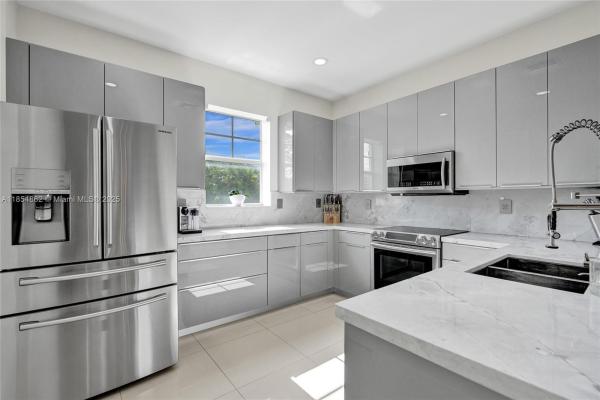 Villa Medici, 1033 NE 17th Way #1904, Fort Lauderdale, Florida 33304, image 1