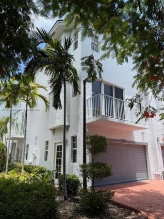 Palm Island Villas, 2725 NE 8th Ave #111, Wilton Manors, Florida 33334, image 2