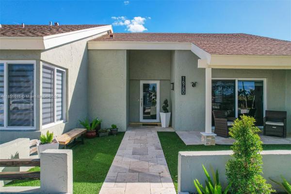 Bonaventure Lakes, 16780 Redwood Way, Weston, Florida 33326, image 2