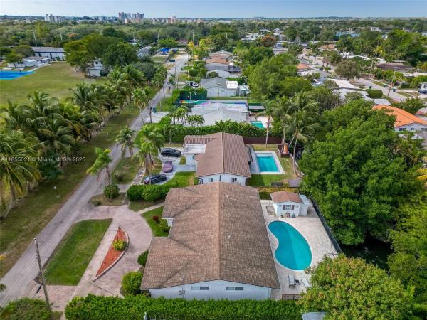 2325 NE 191st St #2325, Unincorporated Dade County, Florida 33180, image 1
