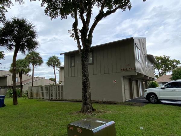 Habitat 2, 5811 NW 21st St #20-B, Lauderhill, Florida 33313, image 1