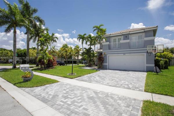 Chapel Oaks, 331 NW 189th Ter, Pembroke Pines, Florida 33029, image 1