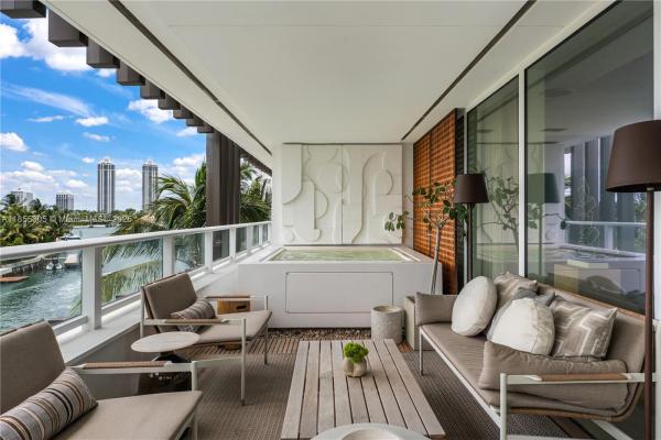 The Ritz-Carlton South Beach, 4701 N Meridian Ave 421, Miami Beach, Florida 33140, image 1