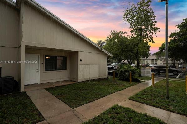 Park Place Townhomes, 5320 Elmhurst Rd #A, West Palm Beach, Florida 33417, image 1