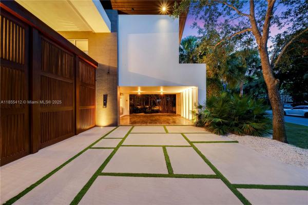 Tropical Isle Homes, 545 Sabal Palm Dr, Key Biscayne, Florida 33149, image 1