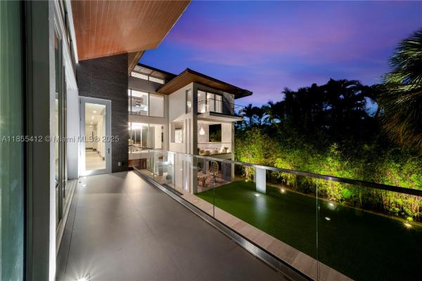 Tropical Isle Homes, 545 Sabal Palm Dr, Key Biscayne, Florida 33149, image 2