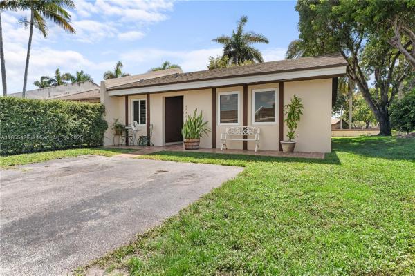 Bent Tree Center, 5240 SW 139th Pl, Kendale Lakes, Florida 33175, image 3