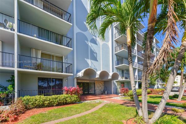 3 Horizons East, 12500 NE 15 Ave 605, North Miami, Florida 33161, image 1