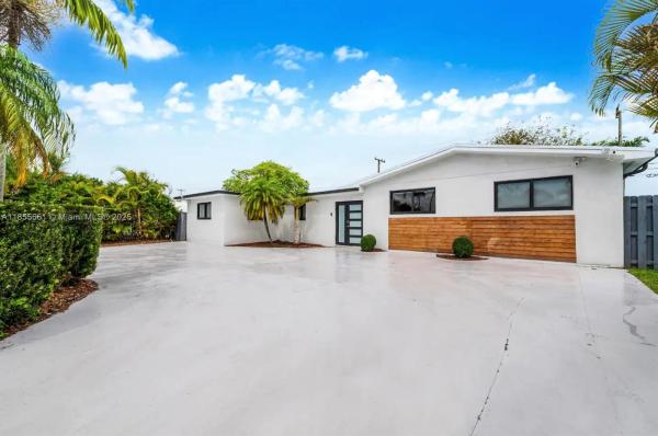 Pine Tree Manor, 9426 Caribbean Blvd, Cutler Bay, Florida 33189, image 1