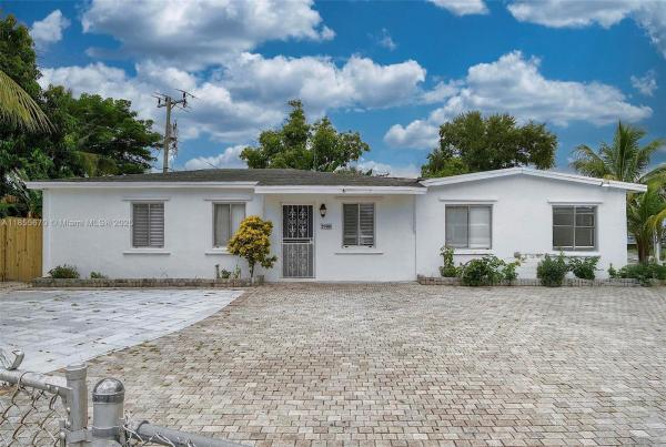 Pine Tree Park, 2900 NW 164th St, Miami Gardens, Florida 33054, image 1