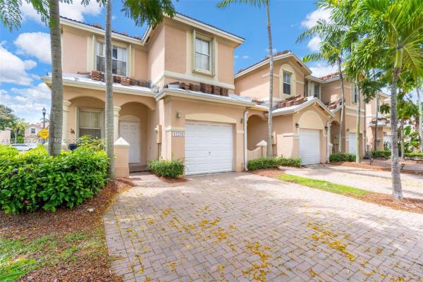Kendall Breeze South, 12524 SW 125th St, Three Lakes, Florida 33186, image 2
