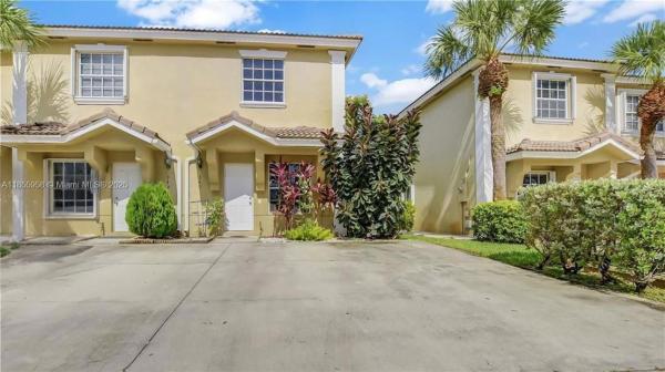 Pelican Pointe, 340 SW 121st Ter, Pembroke Pines, Florida 33025, image 1