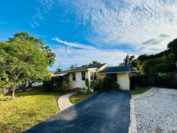 524 NW 112th St, Miami, Florida 33168, image 1