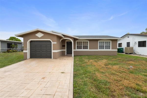 Mainlands Of Tamarac Lakes, 7309 NW 60th St, Tamarac, Florida 33321, image 1