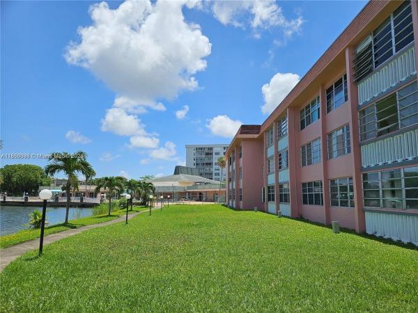 18555 NE 14 Ave 514, Unincorporated Dade County, Florida 33179, image 1