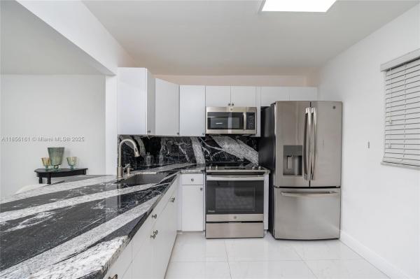 Village Of Kings Creek, 7850 Camino Real #O-117, Glenvar Heights, Florida 33143, image 2