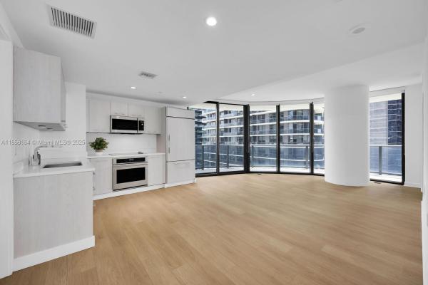 Brickell Heights East, 45 SW 9th St #2101, Miami, Florida 33130, image 1