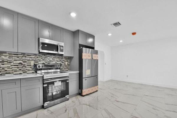 Broadmoor Manor, 8900 NW 33rd Avenue Rd, West Little River, Florida 33147, image 3