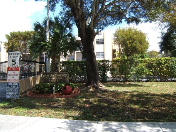 15888 SW 95 Ave 201, Unincorporated Dade County, Florida 33157, image 1