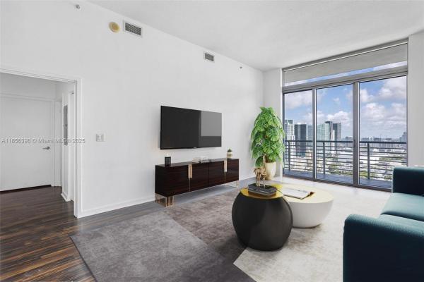 One Miami East, 335 S Biscayne Blvd #PH-00, Miami, Florida 33131, image 2
