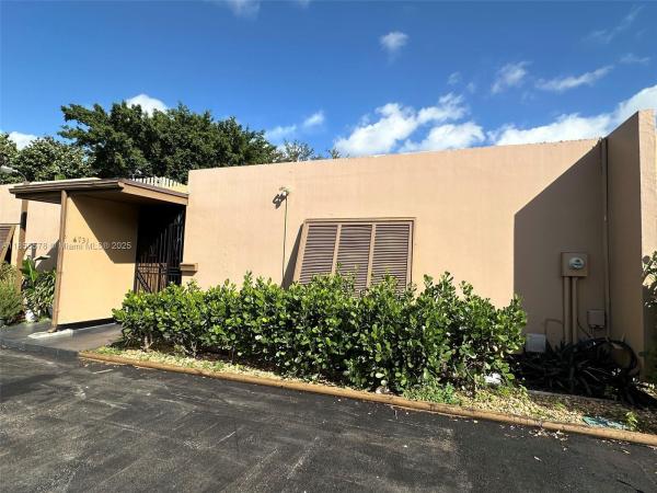 Loch Lomond East, 6731 Kingsmoor Way, Miami Lakes, Florida 33014, image 1