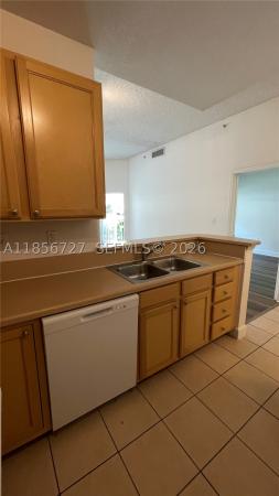 Valencia, 6001 SW 70th St #127, South Miami, Florida 33143, image 3