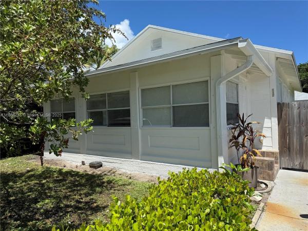 Lake Worth Town, 112 N D St #1, Lake Worth Beach, Florida 33460, image 1