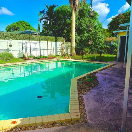 Panuleta Gardens, 17001 NE 6th Ct, North Miami Beach, Florida 33162, image 2