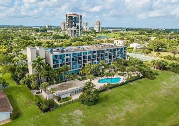 Lakeshore Club, 1830 Embassy Dr #118, West Palm Beach, Florida 33401, image 1