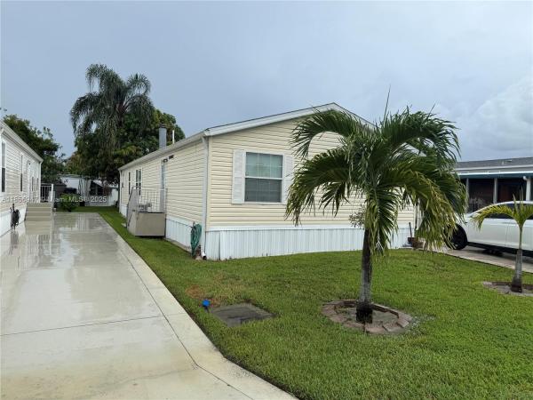 Ravenswood Estates Marinas, 3041 W Marina Dr, Dania Beach, Florida 33312, image 1