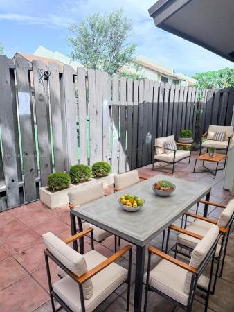Tanglewood Townhomes, 150 SW 97th Ave, Pembroke Pines, Florida 33025, image 1